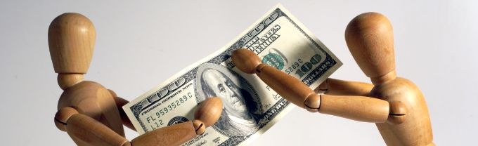 Muñecos disputa economica